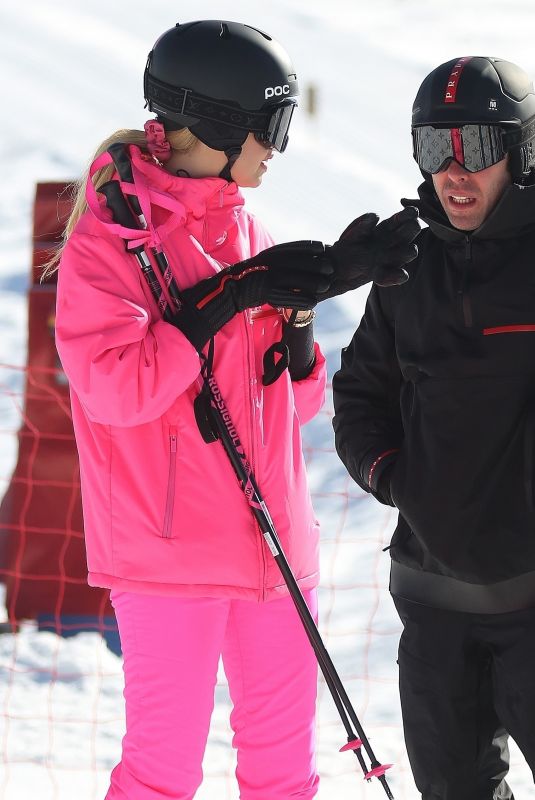 CHIARA FERRAGNI and Fedez Out Skiing in Alpe di Siusi 02/06/2022