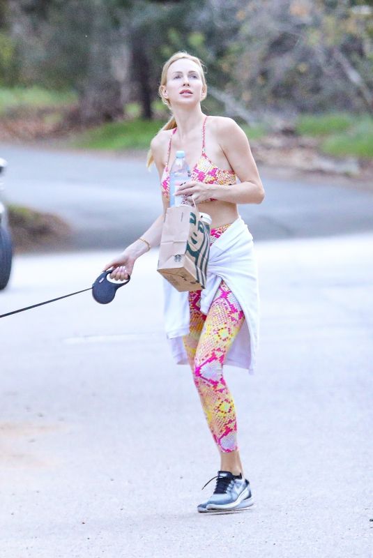 CHRISTINE QUINN Out for Morning Hike in Beverly Hills 02/13/2022