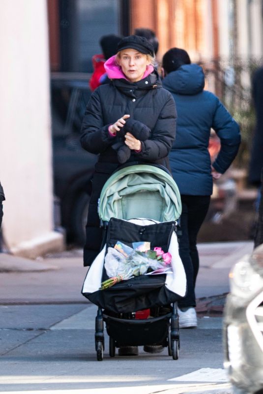DIANE KRUGER Buys Bouquet of Flowers on Valentine’s Day in New York 02/14/2022