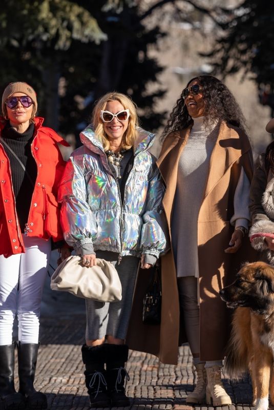 ERIKA JAYNE, KYLE RICHARDS, KATHY HILTON, CRYSTAL KUNG MINKOFF, DORIT KEMSLEY, LISA RINNA and GARCELEL BEAUVAIS Out in Aspen 01/31/2022