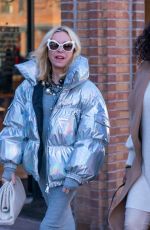 ERIKA JAYNE, KYLE RICHARDS, KATHY HILTON, CRYSTAL KUNG MINKOFF, DORIT KEMSLEY, LISA RINNA and GARCELEL BEAUVAIS Out in Aspen 01/31/2022