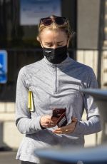 FELICITY HUFFMAN Leaves Emergency Care Clinic in West Hollywood 02/08/2022