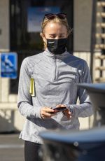 FELICITY HUFFMAN Leaves Emergency Care Clinic in West Hollywood 02/08/2022