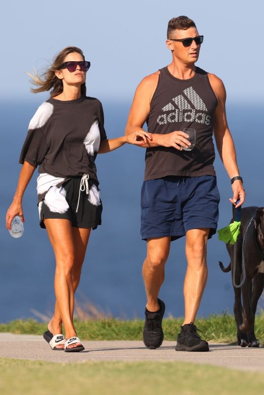 GEORGIE SULZBERGER Out Hikinig in Sydney 02/19/2022