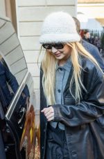 GIGI HADID Leaves Tod