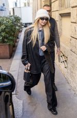 GIGI HADID Leaves Tod