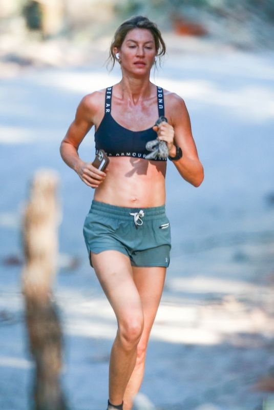 GISELE BUNDCHEN Out Jogging in Costa Rica 02/18/2022