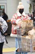 GWEN STEFANI Out for Grocery Shopping in West Hollywood 01/31/2022