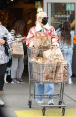 GWEN STEFANI Out for Grocery Shopping in West Hollywood 01/31/2022