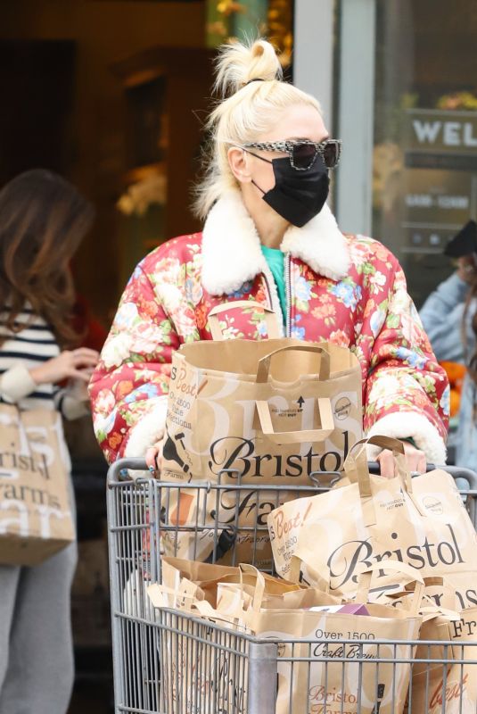 GWEN STEFANI Out for Grocery Shopping in West Hollywood 01/31/2022