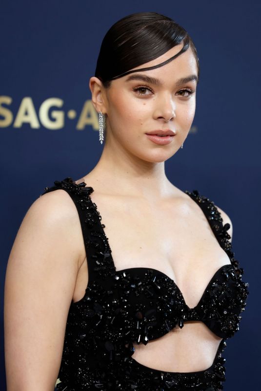 HAILEE STEINFELD at 28th Annual Screen Actors Guild Awards in Santa Monica 02/27/2022