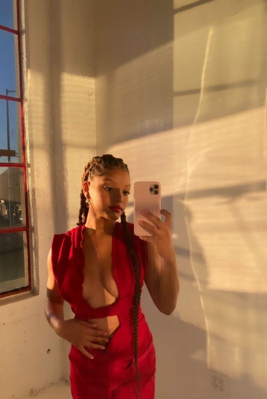 HALLE BAILEY - Instagram Photo and Video 02/14/2022