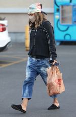 HALLE BERRY Shopping at Ralph