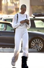 HEATHER RAE YOUNG Shopping for Grocery in Palm Springs 02/11/2022