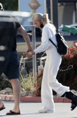 HEATHER RAE YOUNG Shopping for Grocery in Palm Springs 02/11/2022