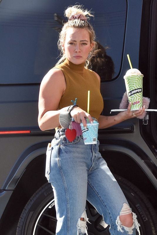 HILARY DUFF at 7-Eleven in Studio City 02/09/2022