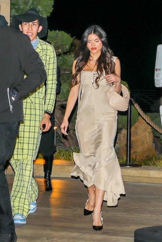 HOLLY SCAFRONE Out for Dinner Date at Nobu in Malibu 02/24/2022