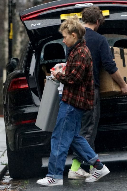 IMOGEN POOTS and James Norton Load up There Car in London 02/19/2022