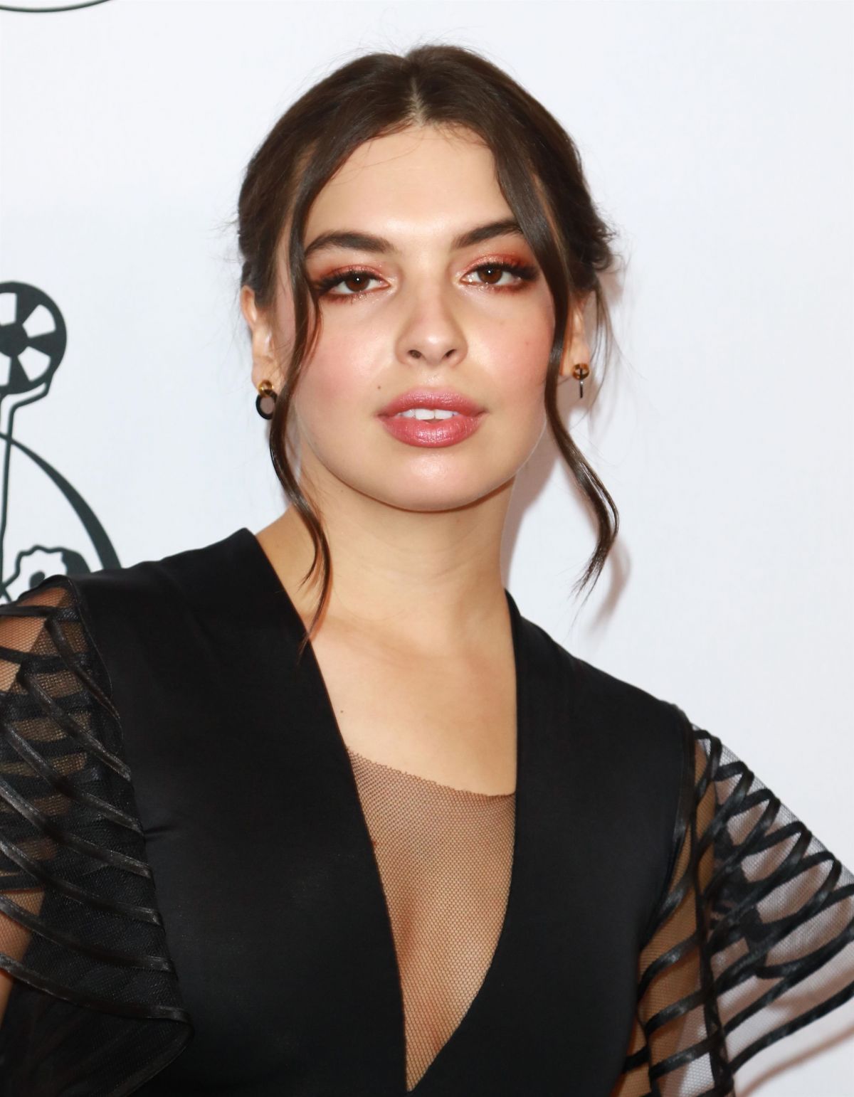 isabella-gomez-at-9th-annual-make-up-artist-hair-stylists-guild