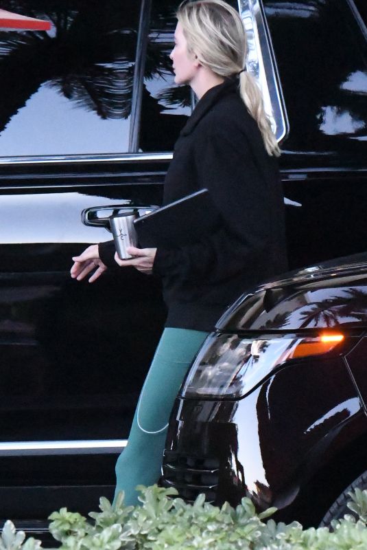 IVANKA TRUMP Out in Miami 01/31/2022