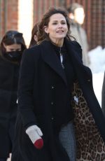 JENNIFER GARNER Getting a Tour of Harvard Campus in Cambridge 02/04/2022