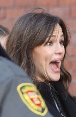 JENNIFER GARNER Getting a Tour of Harvard Campus in Cambridge 02/04/2022