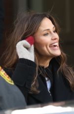 JENNIFER GARNER Getting a Tour of Harvard Campus in Cambridge 02/04/2022