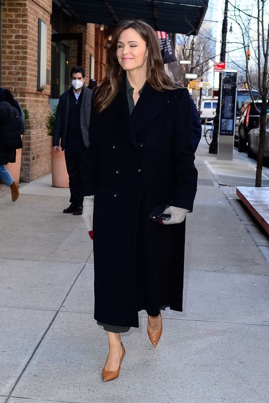 JENNIFER GARNER Out and About in New York 02/08/2022