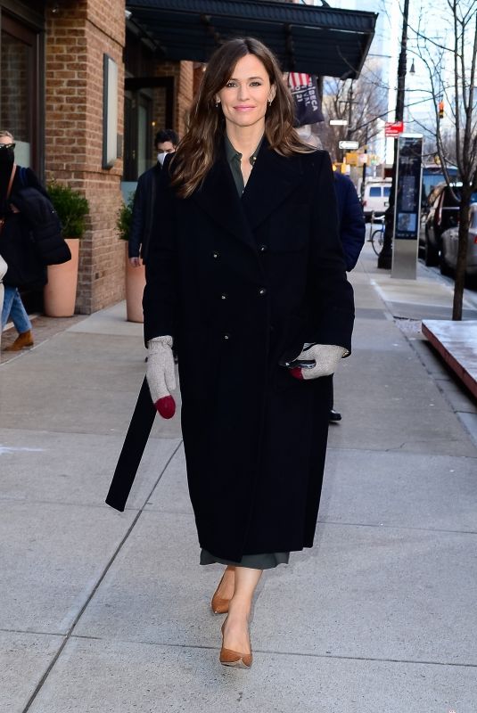 JENNIFER  GARNER Out and About in New York 02/2022