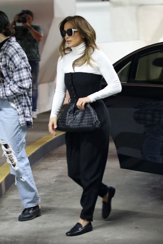 JENNIFER LOPEZ Arrives at Lucky Strike in Hollywood 02/26/2022