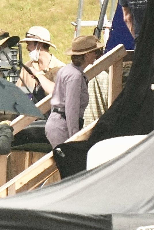 JULIA ROBERTS Arrives on the Set of Ticket to Paradise on Gold Coast 02/16/2022