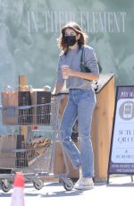 KAIA GERBER Shopping for Grocery in Santa Monica 02/05/2022
