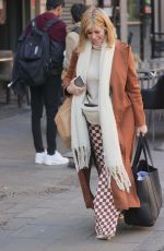 KATE GARRAWAY Arrives at Smooth Radio in London 01/31/2022
