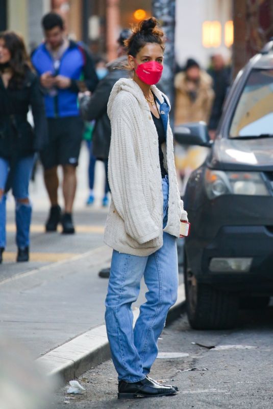 KATIE HOLMES Out in New York 02/09/2022