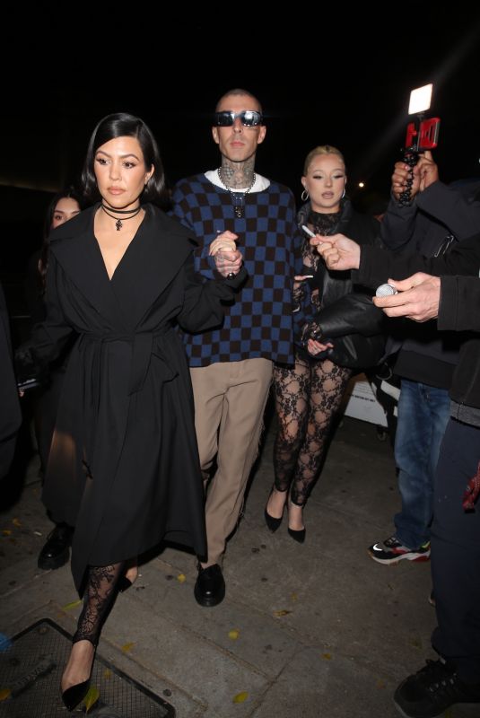 KOURTNEY KARDASHIAN and Travis Barker, Alabama LELLA barker and Atiana DE LA HOYA Out for Dinner at Craig