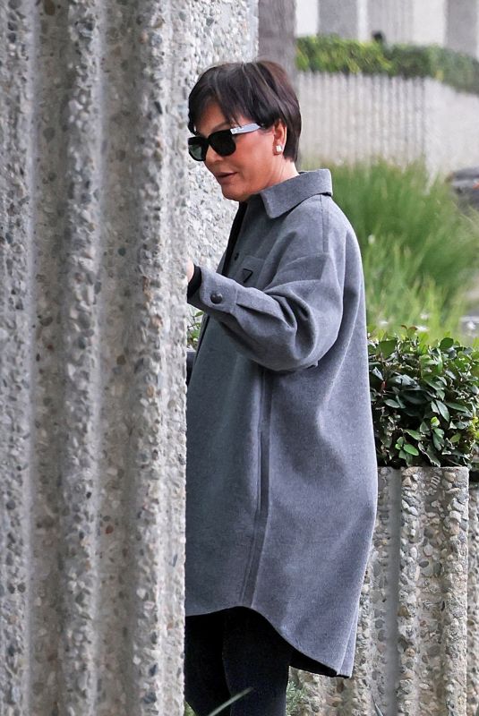 KRIS JENNER Heading to KUWTK Offices in Burbank 02/15/2022