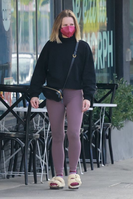 KRISTEN BELL Heading to a Gym in Los Feliz 02/01/2022