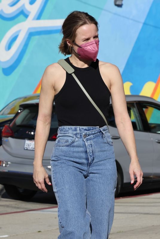 KRISTEN BELL in Tank Top and Denim Out in Los Angeles 02/12/2022
