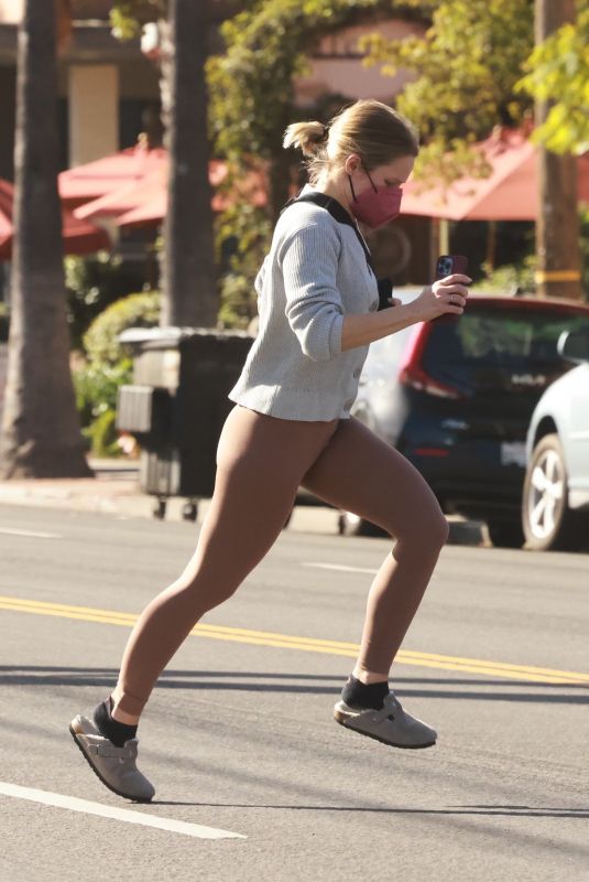 KRISTEN BELL Leaves Gym in Los Feliz 02/08/2022