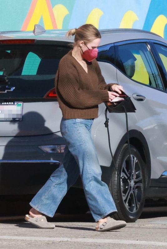 KRISTEN BELL Out and About in Los Angeles 02/07/2022