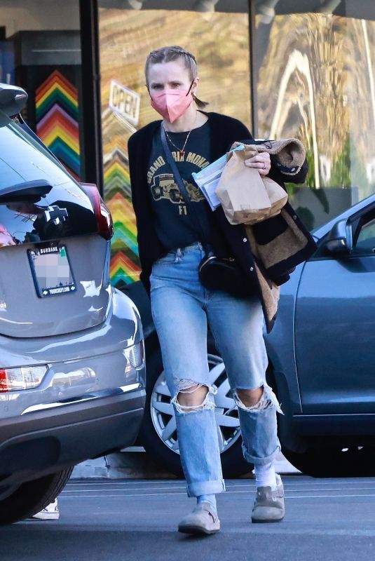 KRISTEN BELL Out in Studio City 02/02/2022