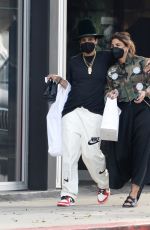 LINDA PERRY Shopping at Maison Margiela in Beverly Hills 02/22/2022