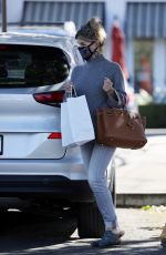 LORI LOUGHLIN Out Shopping in Calabasas 02/02/2022