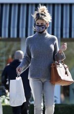 LORI LOUGHLIN Out Shopping in Calabasas 02/02/2022