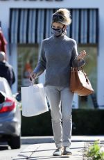 LORI LOUGHLIN Out Shopping in Calabasas 02/02/2022