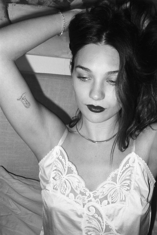 MADDIE ZIEGLER - Instagram Photos 02/24/2022