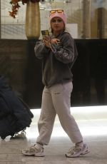 MAISIE SMITH Arrives at Her Hotel in London 02/10/2022