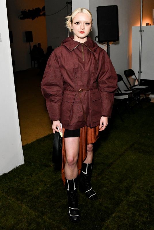 MAISIE WILLIAMS at Reuben Selby Ppresent the Will to Form London Fashion Week 02/19/2022