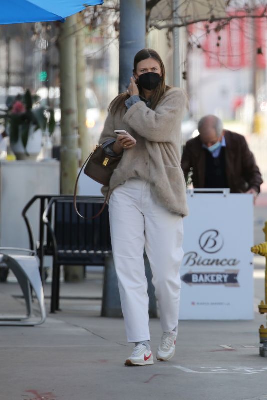 MARIA SHARAPOVA Out with a Friend in Los Angeles 01/31/2022
