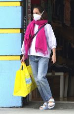 NATALIE PORTMAN Leaves La La Ling Store in Los Angeles 01/31/2022